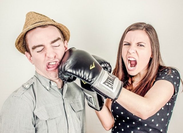 Grand Combat Livre Audio Contre Livre Papier ! Le Gagnant Est… Grand Combat Livre Audio Contre Livre Papier ! Le Gagnant Est…
