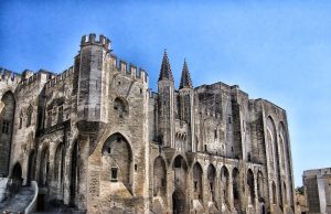 Guide Touristique d’Avignon la Cité des Papes Guide Touristique d'Avignon la Cité des Papes